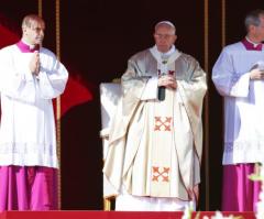 Pope Francis Beautifies 'Courageous Christian' Pope Paul VI at Closing of Vatican Synod