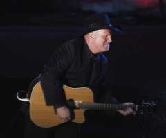 Garth Brooks Serenades Fan With Cancer; Talks About God's Existence at Concert