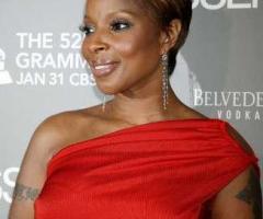 Mary J. Blige Compares Prayer to Therapy; Singer Relies on Faith to 'Feel It, Deal, Then Heal'