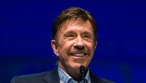 Chuck Norris Targets Obama for 'Religious Neutering;' Actor Dares President to Mention God This Thanksgiving