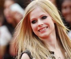 Avril Lavigne Requests Prayers for Unnamed Health Problem