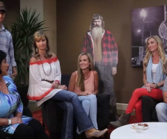 'Duck Dynasty' Stars Give House to Family in Need, Phil Robertson Breaks Down in Tears