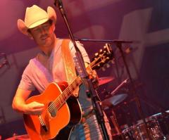 Country Singer Aaron Watson Incorporates Faith Into New Song 'That's Why God Loves Cowboys'