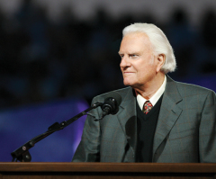 Billy Graham Applies Faith to New Years' Day; Evangelical Pastor Urges Christians to Give Thanks