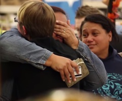 An Act of Kindness Brings These Strangers at the Supermarket to Tears
