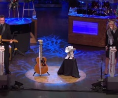 2 Country Stars Perform a Touching Song to Remember a Friend