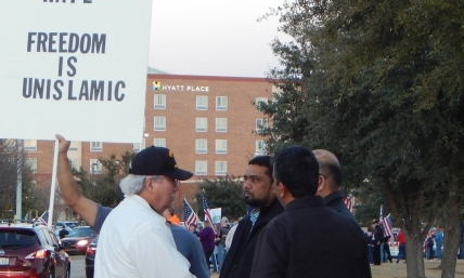 Islamophobia? Americans Voice Their Freedom of Speech, Descend on 'Stand With the Prophet' in Texas to Protest Shariah Law, ISIS