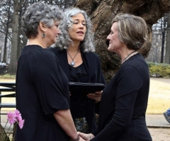 More Than 50 Clergy in Nebraska Pledge to Perform Same-Sex Marriages in Church If Ban Is Overturned in State