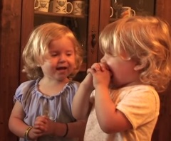 These Adorable Twins Will Steal Your Heart When They Start to Pray