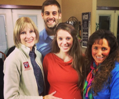 Jill Duggar Celebrates Baby Shower at Olive Garden; Posts New Pic of Baby Bump