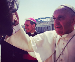 Pope Francis Blesses Actor Playing Jesus Christ in Roma Downey and Mark Burnett Produced 'Ben Hur' Movie
