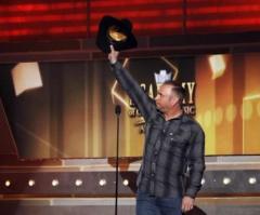 'American Sniper' Widow Introduces Garth Brooks at ACM Awards; Crowd Bursts Into Frenzy During His Performance Dedicated to Soldiers