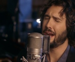 Josh Groban Will Make You Smile With His Breathtaking Version of 'Over The Rainbow'