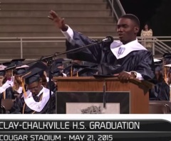 This Man Rushed Up to The Podium During His Graduation to Pray