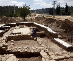 1,500-Y-O Christian Church Discovered on Road Near Jerusalem; Experts Say Site Was an Area of 'Intense Activity'