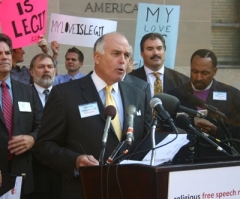 Christian Activist Who Created Traditional Marriage Pledge Signed by Over 50,000 Americans Says He 'Will Burn' Before Accepting Gay Marriage