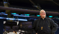 Pope Francis' Chair for Special Mass Built by Day Laborers Unveiled at NYC's Madison Square Garden