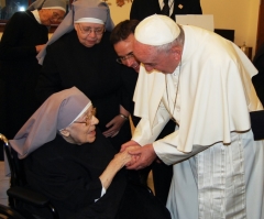 Pope Francis Visits Little Sisters of the Poor to Show Solidarity in Fight Against Obamacare Birth Control Mandate