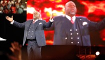 T.D. Jakes Blasts 'Social Media Vigilantes' Who Use Lord's Name to Slander Believers