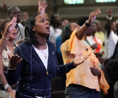 Megachurches Seeing Drop in Weekly Attendance, Study Finds