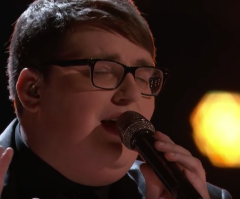 Jordan Smith Gets Crowd Roaring With 'Mary Did You Know?' Rendition