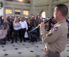 Retro Flash Mob by US Air Force Stuns Crowd at Busy D.C.'s Union Station (VIDEO)