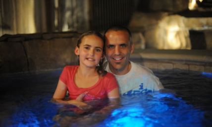 Former Saddleback Pastor Carries on Legacy of Late Young Daughter by Bringing Joy to Cancer Patients