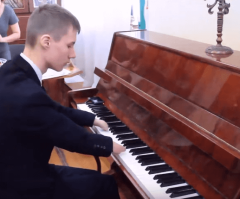 Russian Teen With No Fingers Plays Piano — And He Is Amazing!