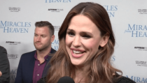 Jennifer Garner, TD Jakes of 'Miracles From Heaven' Define What Miracles Mean to Them (Interview)