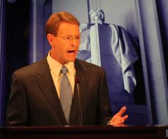 Transgender Bathroom Directive Is Obama's 'Final Drive to Fundamentally Transform America,' Tony Perkins Says