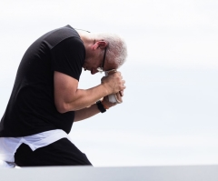 Louie Giglio: God's Mercy Is Found Only 20 Inches Away. Here's Where