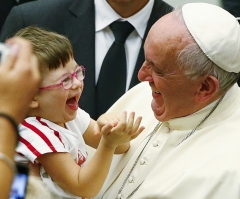 Pope Gives Priests Right to Forgive Women Who Confess Abortions in 'Holy Year of Mercy'