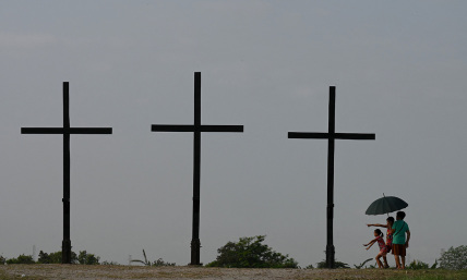 What is Holy Week and what does each day symbolize? 