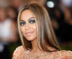 Beyoncé Tearfully Returns to Houston Church to Help Harvey Victims