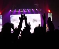 Dare 2 Share Live: Some 9,000 Students Get Trained in Evangelism, Share Jesus