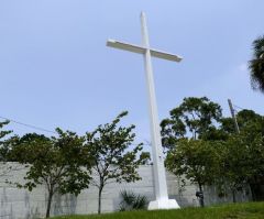 14 States, 5 Jewish Groups File Briefs in Support of Cross on Florida Public Property
