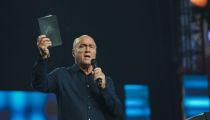 Greg Laurie: No Christian Is 'Off the Hook,' All Are Called to Evangelize, Make Disciples