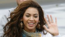 Beyoncé's Pastor Hosts Celebrity Thanksgiving Fundraiser 'Royal Feast'