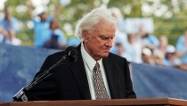 Billy Graham: Angels Were Not Wrong in Saying Jesus Will Bring Peace, Despite Today's Chaotic World