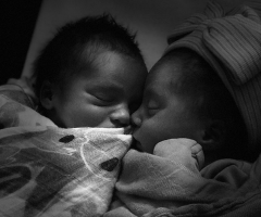 Singer Hillary Scott Debuts Picture of Newborn Twins