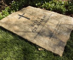 Should Billy Graham's Tombstone Be Controversial for Christians?