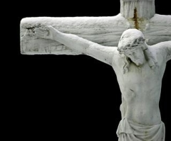 Pope Francis Tells Faithful: Don't Treat Crucifix Like a Fashion Accessory