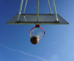 Basketball Broadcaster Ernie Johnson Reveals How He Became a Christian