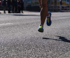 When a Man Sets the Record for the Fastest Marathon Run by a Woman