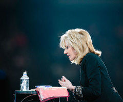 Beth Moore: Too Many Christians Are Consumed With Fear, 'Biggest Fraidy Cats of All'