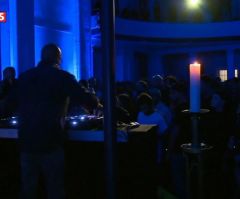 Finding God Through Techno Mass? Hundreds Pack Berlin Church for DJ Pastor's Worship Service