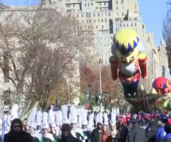Macy’s Thanksgiving Day Parade broadcasts same-sex kiss on live TV