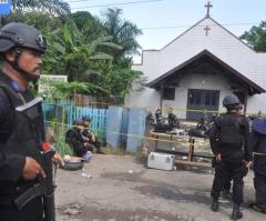 Indonesia: 90,000 soldiers to guard Christians in 50,000 churches for Christmas services