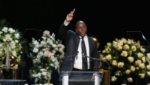 Magic Johnson preaches sermon to kick off new year; wants to surround himself with men of God