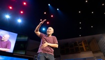 Francis Chan challenges pastors to have Spirit-led churches, get out of the ‘wave pool’   